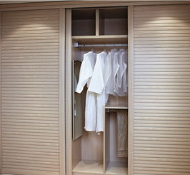 劳卡整体衣柜 匠心设计，打造理想收纳空间